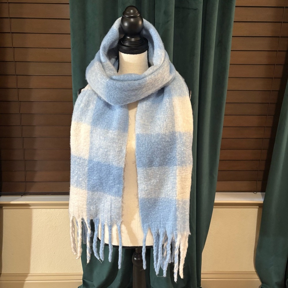 NWOT SHEIN Blue and White Plaid Scarf